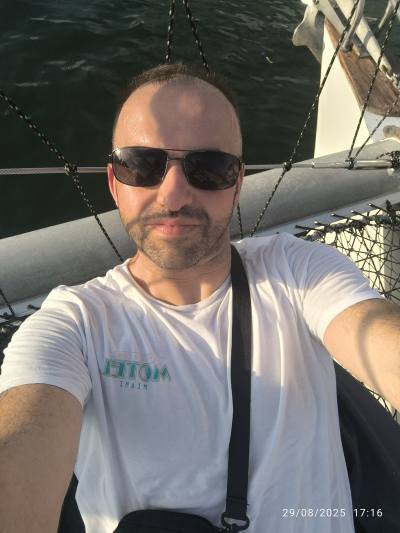 Thomas 44 ans Mons  Belgique