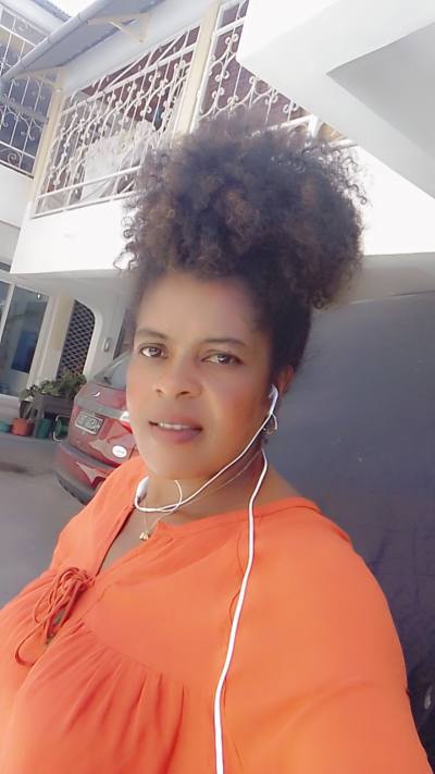 Stephanie 40 años Fenerive Est Madagascar