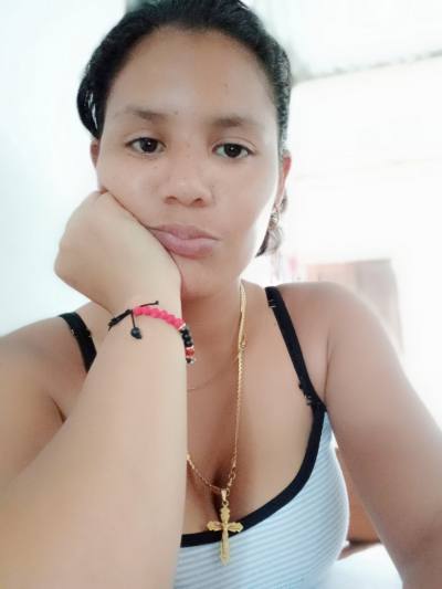 Andrea 24 años Valencia  Venezuela