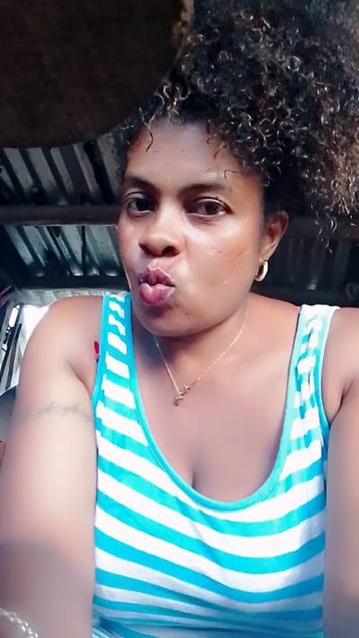 Stephanie 40 años Fenerive Est Madagascar