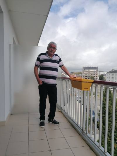 Maurice 61 años St  Nazaire Francia