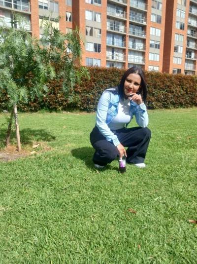 Yani 39 years Bogotá Colombie