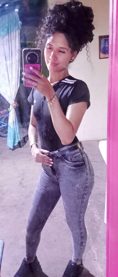 Alejandra 27 ans Valencia  Venezuela