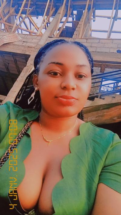 Clarisse 24 años Beti Camerún