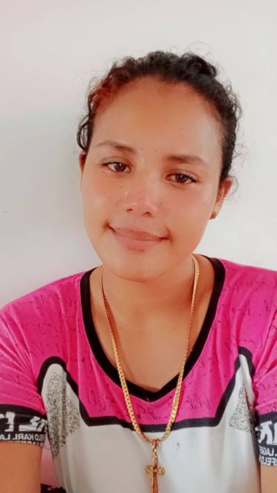Andrea 24 años Valencia  Venezuela
