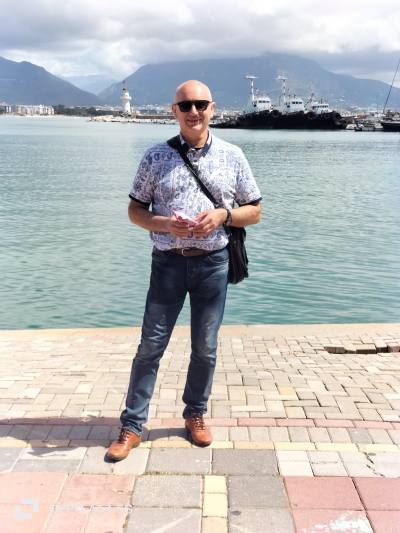 Goran 56 años Bobigny Francia