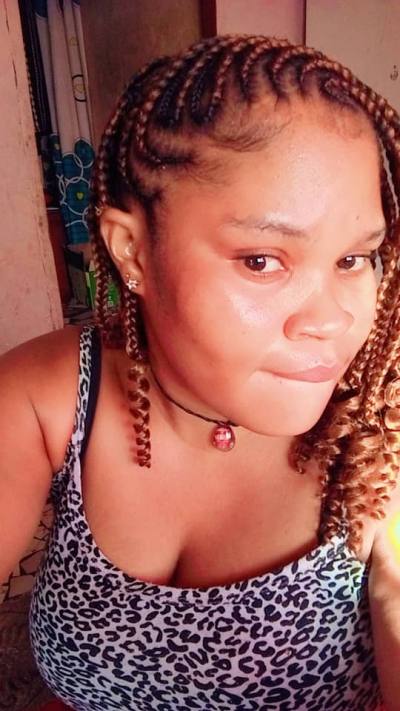 Monique 29 años Obala  Camerún