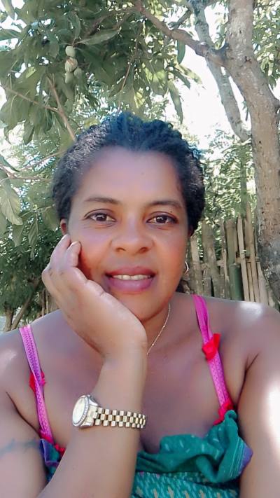 Stephanie 40 años Fenerive Est Madagascar