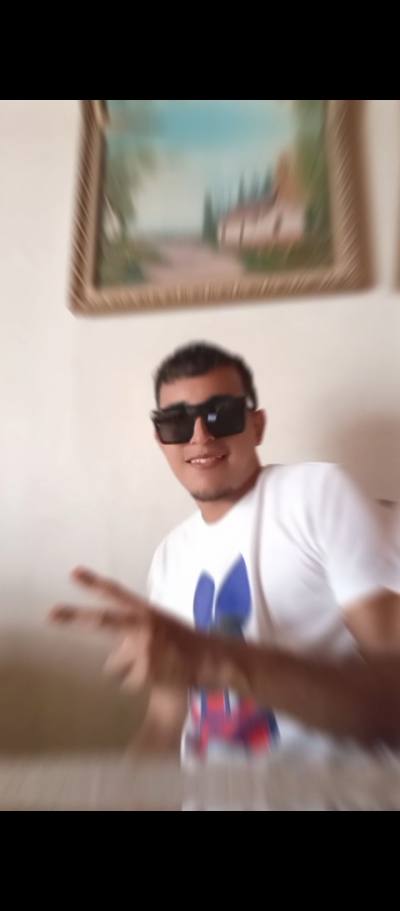 Andres 26 ans Valencia  Venezuela