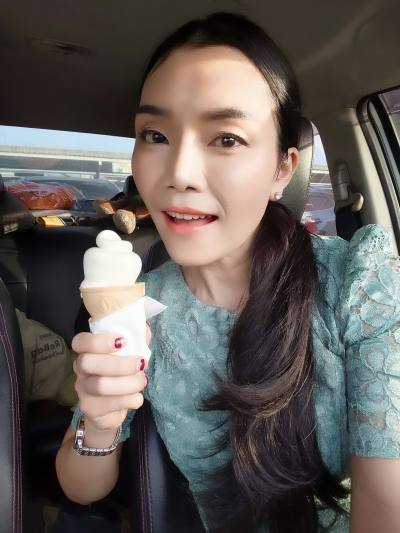 Pinyapat 44 años Bangkok Tailandia