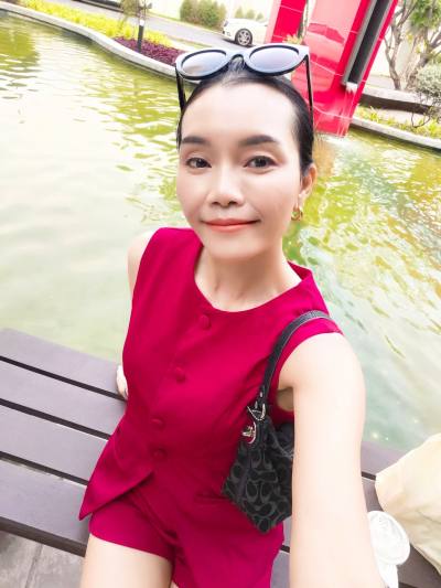 Pinyapat 44 años Bangkok Tailandia