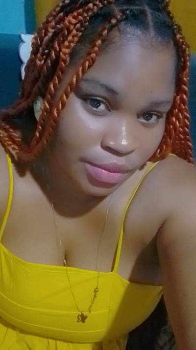 Monique 29 años Obala  Camerún