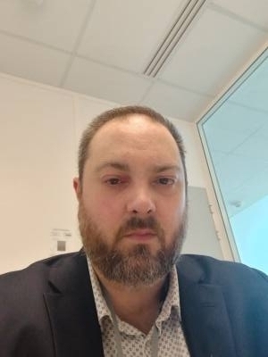 Cedric 39 años Paris Francia