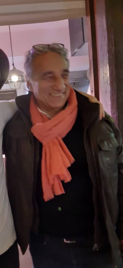 Paul 65 años Laval  Francia
