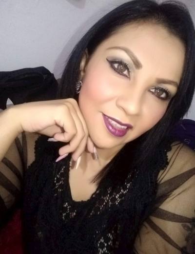 Yani 39 years Bogotá Colombie