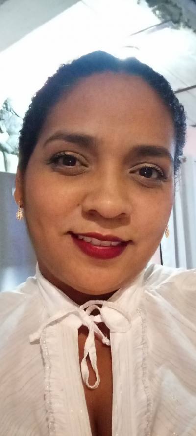 Karo 34 años Bogotá  Colombie