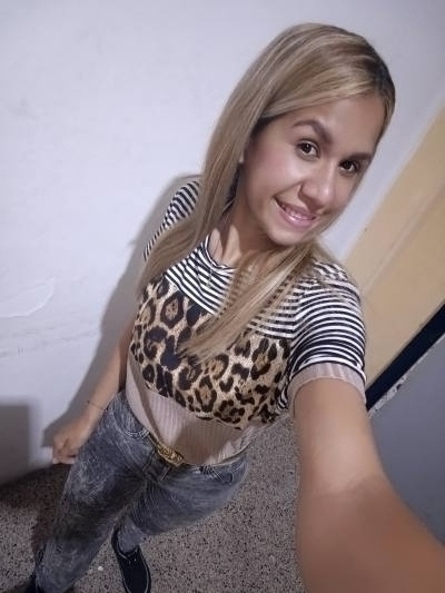 Adriana 25 ans Puerto La Cruz Venezuela
