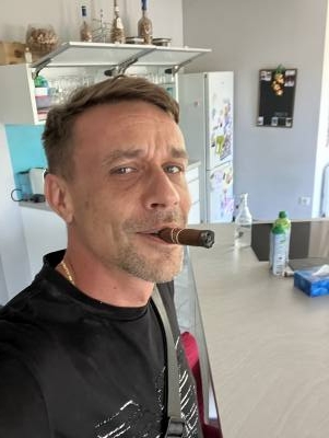 John 43 ans Nice France