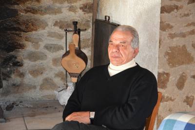 Jacques 77 años Argentat Francia