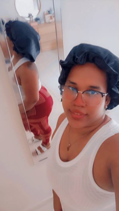 Antonia 27 años  República Dominicana