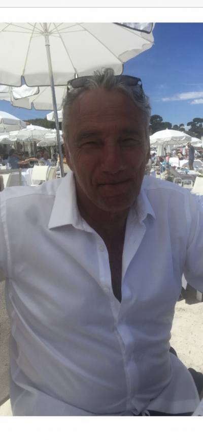 Paul 65 años Laval  Francia