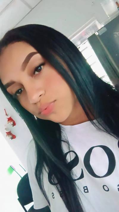 Maria 21 años Caracas Venezuela
