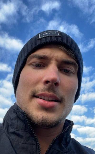 Lucas 27 ans  Pakistan