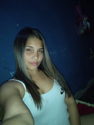 Carleni 28 años Caracad Venezuela